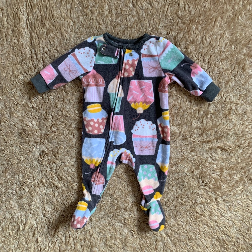✨(5 for $20) Carter's Cupcake Print Kids Fleece Footie